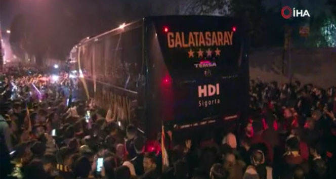 Galatasaray&#039;a şampiyon gibi karşılama