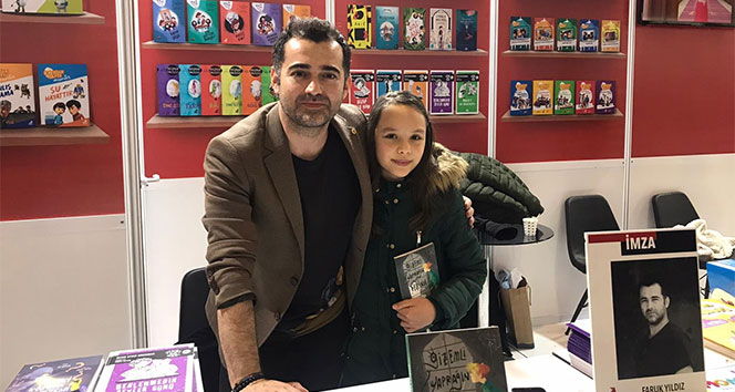 Genç Yazar Faruk Yıldız’a imza gününde büyük ilgi
