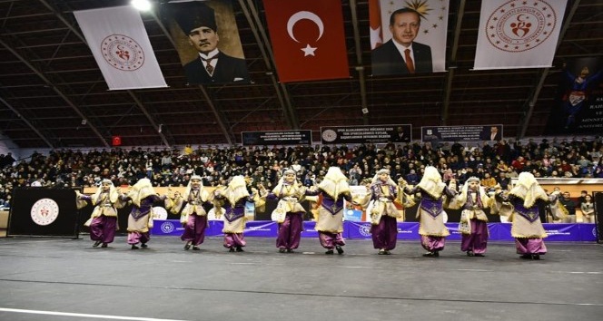 Halk oyunları Balıkesir il finali yapıldı