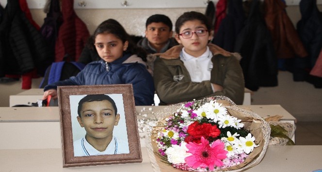 Depremde hayatını kaybeden Ömer Asaf’ın sınıf arkadaşları gözyaşını tutamadı