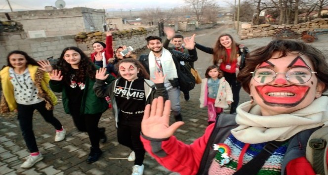 NEVÜ Gökkuşağı gönül köprüleri kurmaya devam ediyor