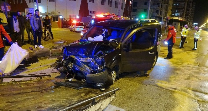 Mersin’de trafik kazaları: 9 yaralı