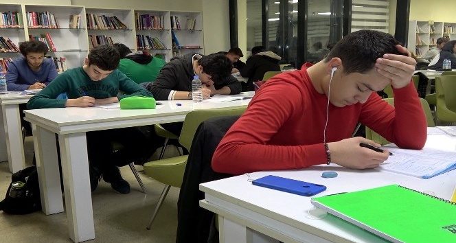 Kırıkkale Millet Kütüphanesi’nin kapıları 7/24 açık