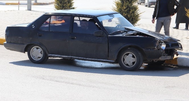 Diyabet hastası sürücü kaza şokuyla yolcu koltuğunda oturup bekledi