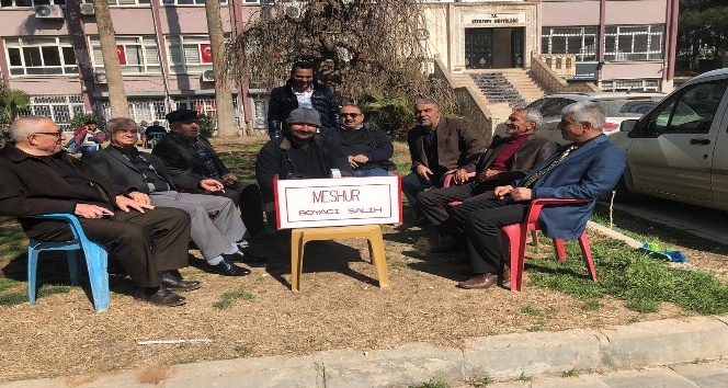 Kızıltepe esnafı, ayakkabı boyacısına boya sandığı hediye etti