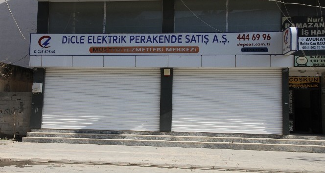 Mardin’de hırsızlar duvarı delip DEDAŞ binasına girdi