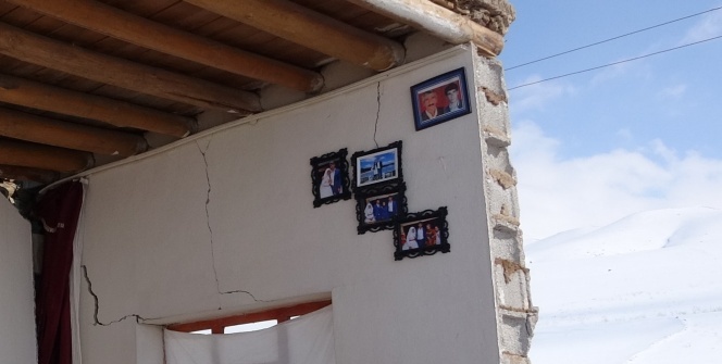 Deprem faciasının ardından mutlulukları fotoğraflarda kaldı