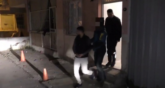 İzmir&#039;de uyuşturucu satıcılarına operasyon: 18 gözaltı