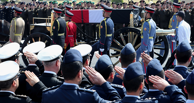Mısır’da Mübarek için askeri cenaze töreni