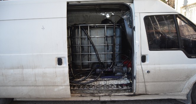 Minibüsü mobil kaçak akaryakıt istasyonu yapmışlar