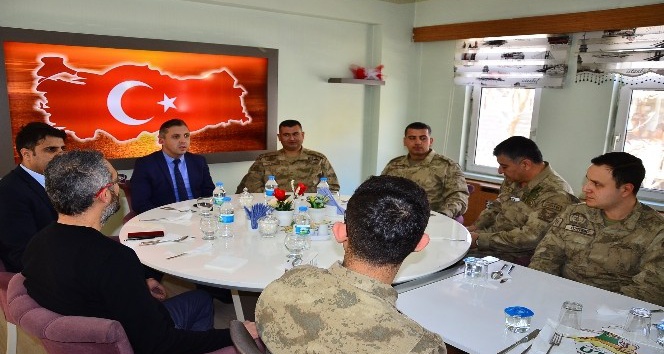 Kaymakam Solmaz’dan Mehmetçik onuruna yemek