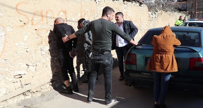Karaman’da uyuşturucu satıcısı kovalamaca sonucu yakalandı