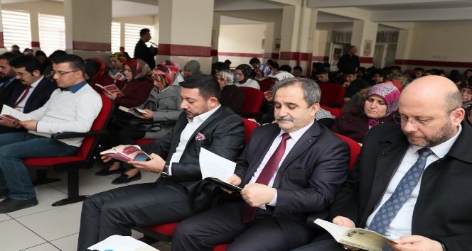 Başkan Arı, öğrenciler ve aileleri ile kitap okuma etkinliğine katıldı
