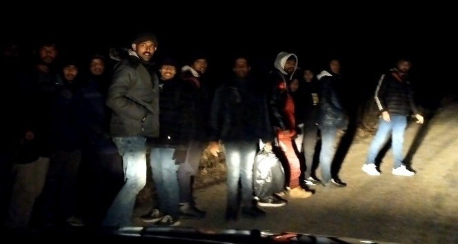 Mülteciler Yunanistan sınırına akın ediyor