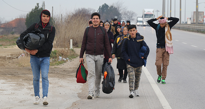 Mülteciler Kapıkule’ye yürüyor