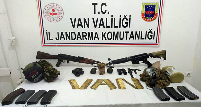 Van&#039;da sağ yakalanan teröriste ait malzemeler ele geçirildi