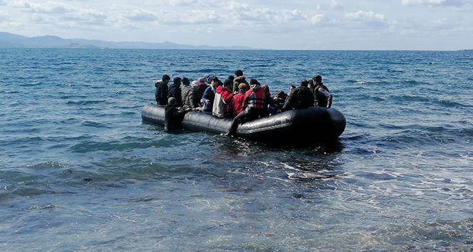 Kapılar açıldı, mülteciler Ayvacık&#039;tan botlarla Midilli Adası&#039;na geçmeye başladı