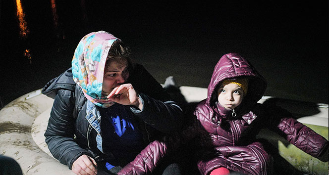 Mültecilerin gece karanlığında Yunanistan’a geçişleri sürüyor