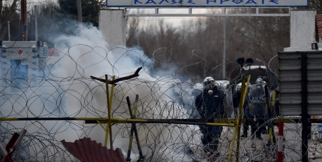 Yunan askerinden göçmenlere sert müdahale