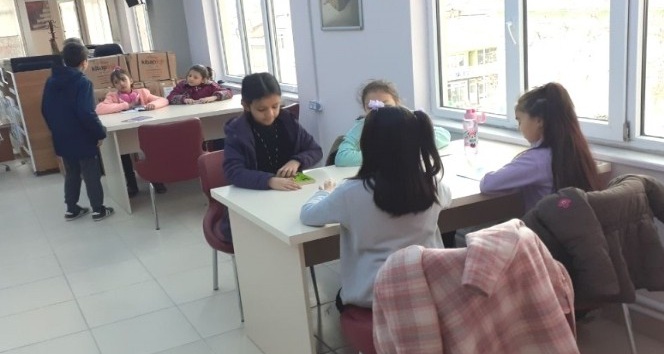 İlkokul öğrencilerinin kütüphane ziyareti