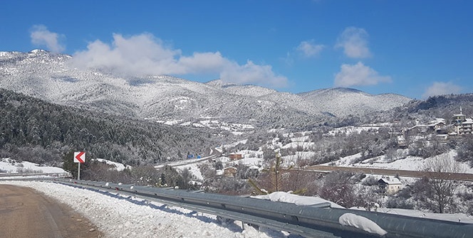 Yüksek kesimlerdeki kar yağışı sonrası eşsiz manzaralar oluştu