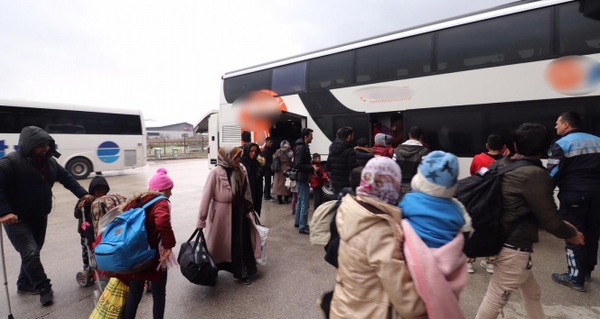 Bolu’da, 500 göçmen Avrupa hayaliyle Edirne’ye yola çıktı