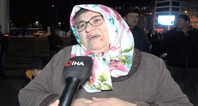 Uzman jandarma annesi: “İdlib’te görevli oğlum 5 dakika arayla kurtuldu”