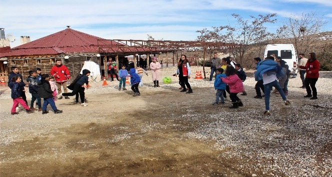 Elazığ’da depremzede çocuklara doğal terapi