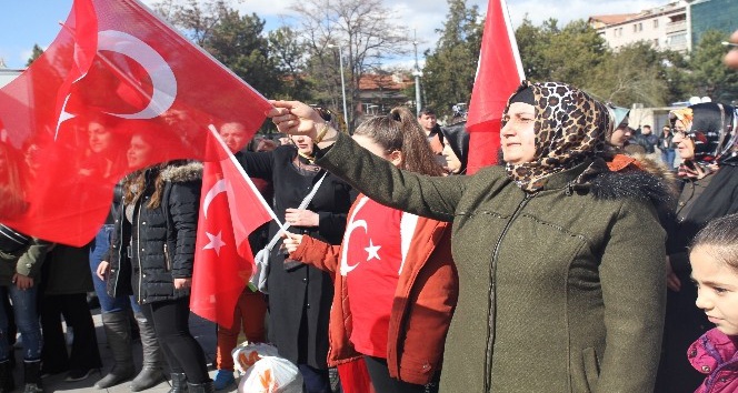Kırıkkale’de bayrağını alan meydana koştu