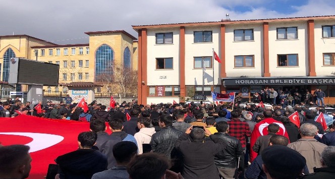 Horasan’da vatandaşlar, İdlib şehitleri için yürüdü