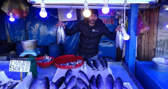 Palamuta benzerliğiyle satılan ’tombik’ balığı dikkat çekiyor