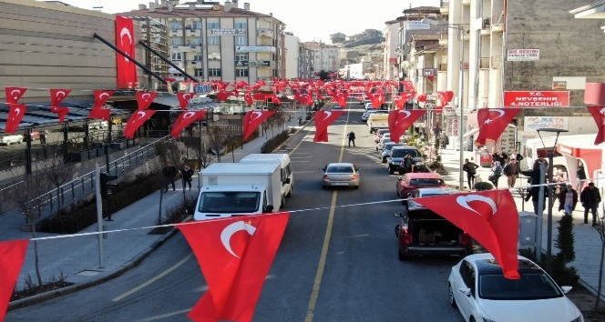 Nevşehir Belediyesi, cadde ve sokakları Türk Bayraklarıyla donattı
