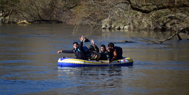Göçmenlerden ilginç geçiş yöntemi