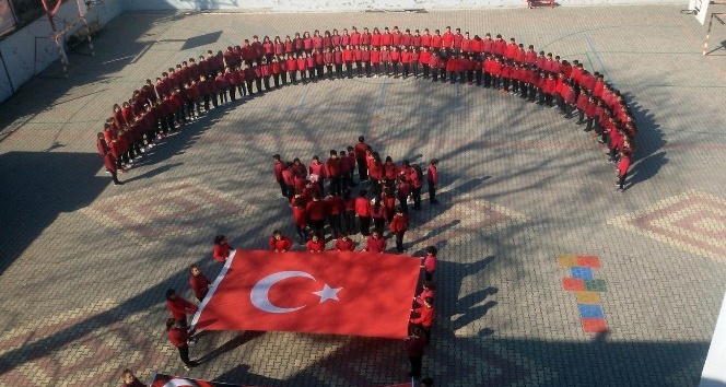 Öğrencilerden Mehmetçiğe koreografili destek