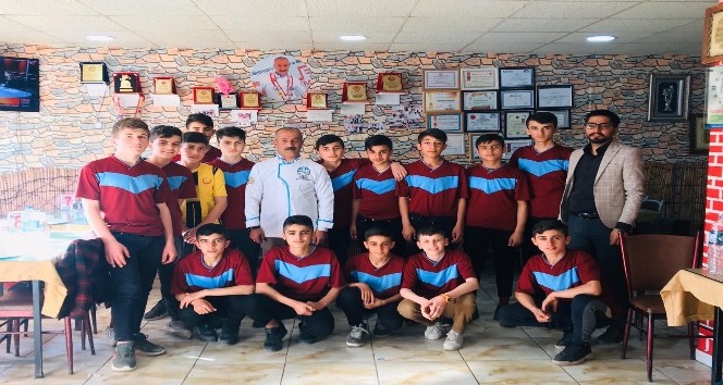 Silopili esnaftan öğrencilere sürpriz