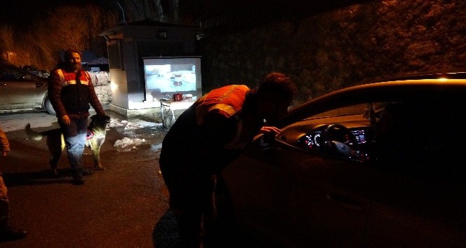 Jandarmadan “Başka Yol Yok, Uyuşturucuya Geçit Yok” uygulaması