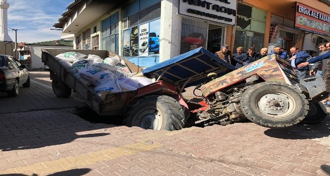 Nevşehir’de traktör çöken yola düştü