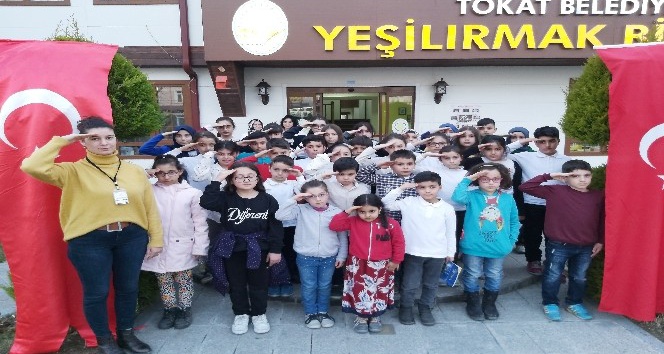 Minik öğrencilerinden Mehmetçiğe asker selamı