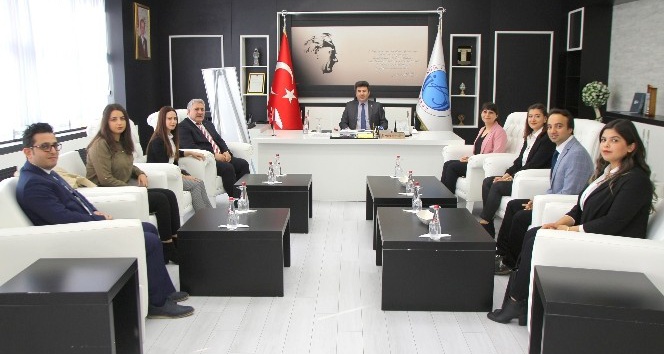 Yeni atanan akademisyenlerden Rektör Karacoşkun’la bir araya geldi