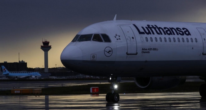 Lufthansa, korona virüsü nedeniyle 150 uçağını yere çekiyor