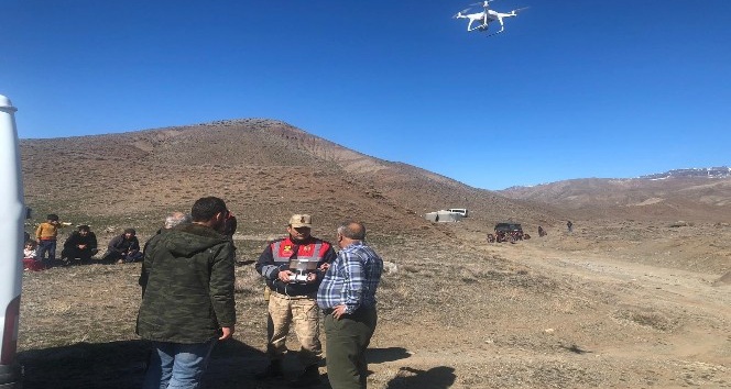 Kars’ta jandarma kaçak avcıları drone ile yakaladı