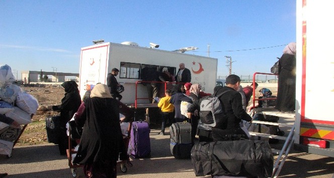 Suriyeliler, üç ayları yakınlarıyla geçirmek için ülkelerine gidiyor