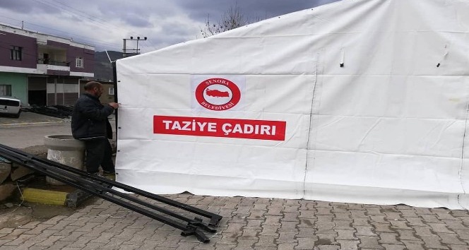 Belediye Başkanı vatandaşlar için çadır ve sandalye aldı