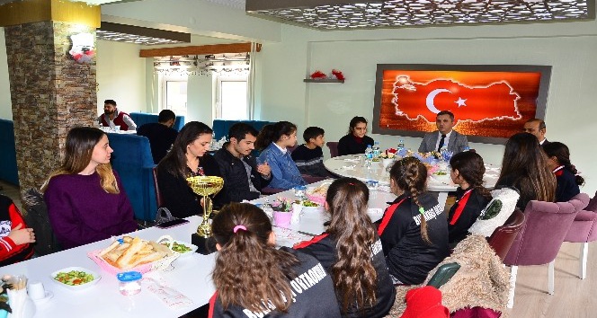 Kaymakam Solmaz öğrencilerle bir araya geldi