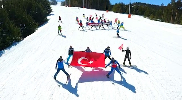 Kayakçılar, 3600 rakımda Türk bayrağı açtı