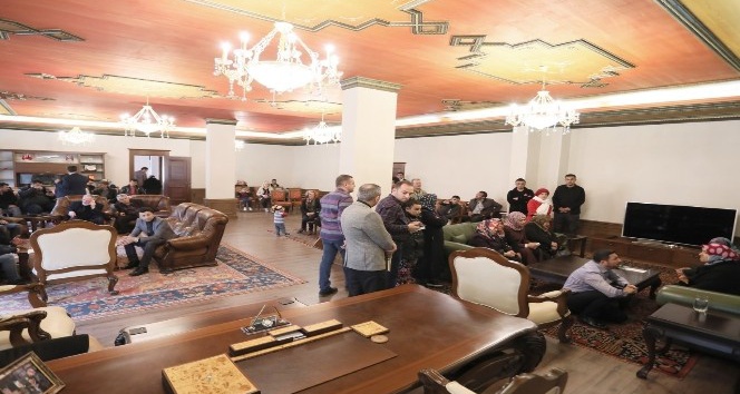 Başkan Arı, halk günü buluşmalarında vatandaşlarla bir araya geldi