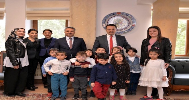 Minik öğrenciler Şeyh Edebali’nin özlü ve güzel sözleri ezbere okudu