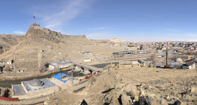 Kars’ta 19. yüzyılda yapılan tarihi binalar yok oluyor