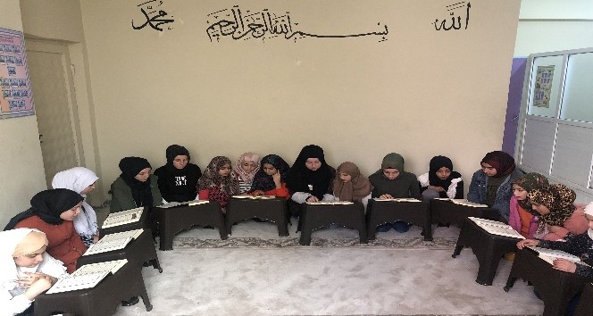 Mardin’de öğrenciler İdlib şehitleri için hatim indirdi