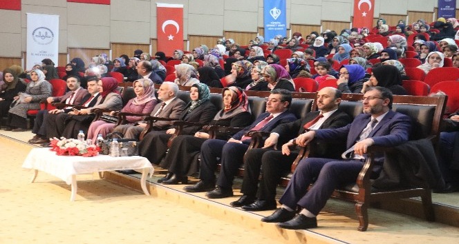 Ağrı’da ’Hakları ve Saygınlığı ile İslam’da Kadın’ konferansı düzenlendi